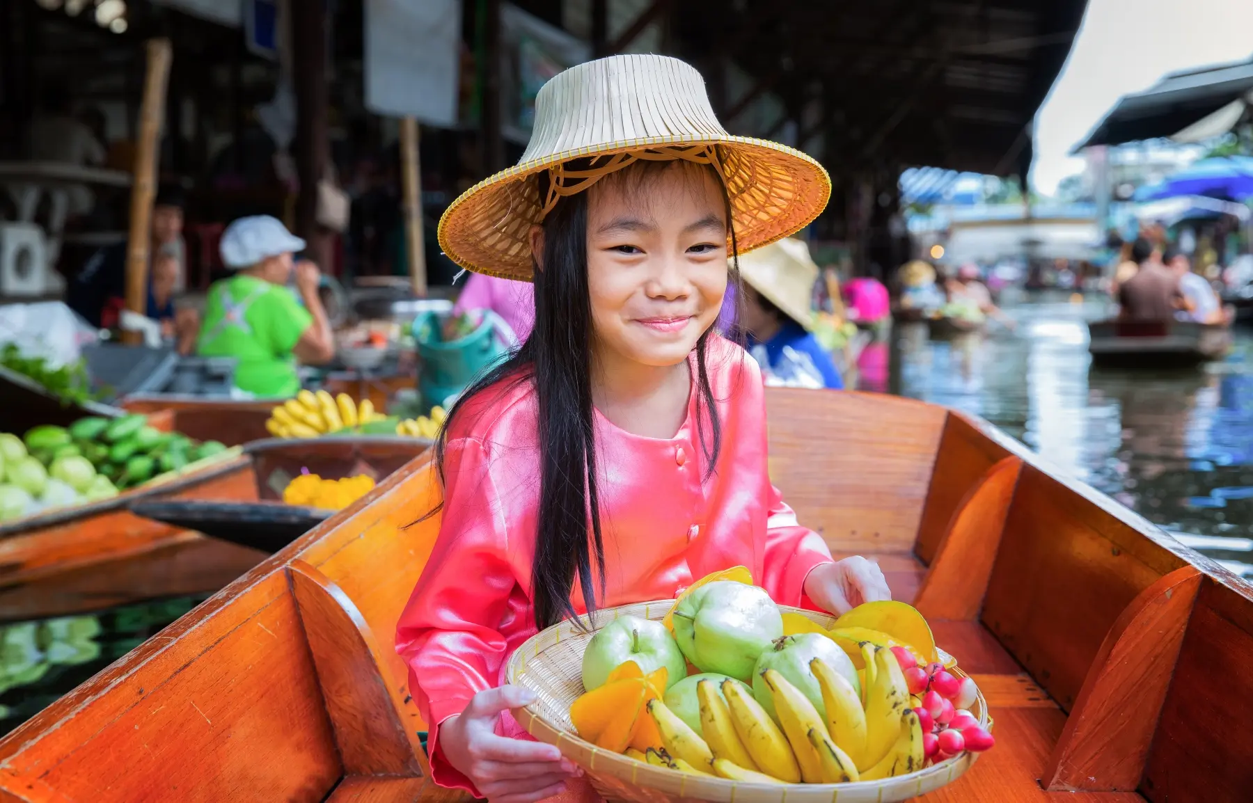 living-daily-life-fruit-boat
